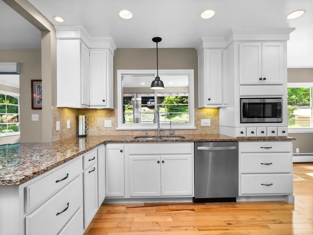 7370 Maple Terrace Avenue Peninsula Township, MI 49686