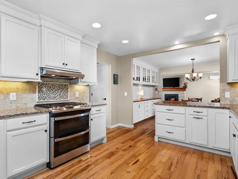 7370 Maple Terrace Avenue Peninsula Township, MI 49686