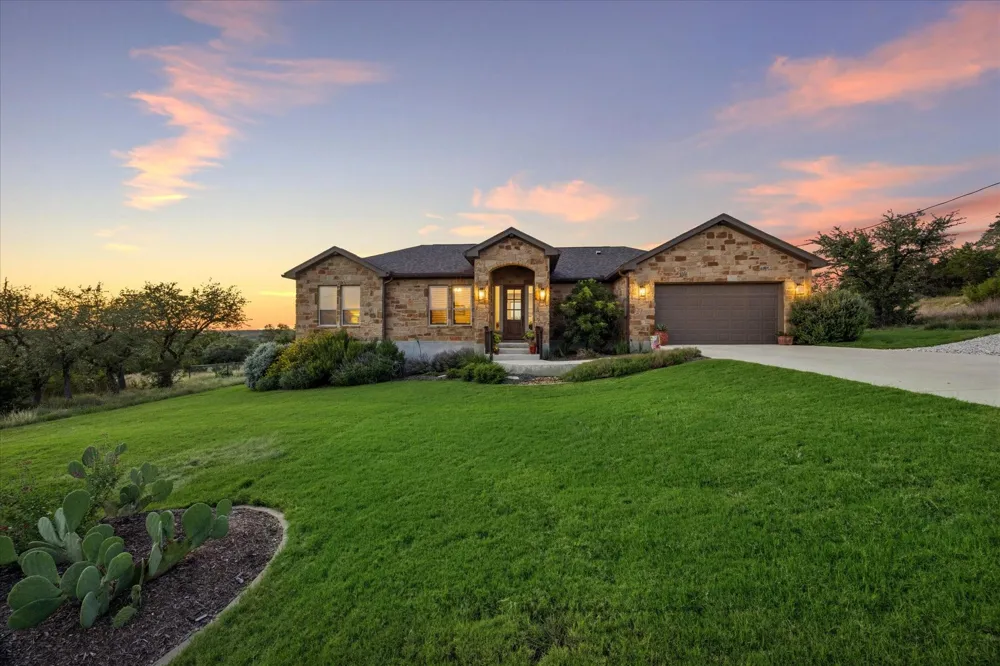 219 Flanders Fischer, TX 78623