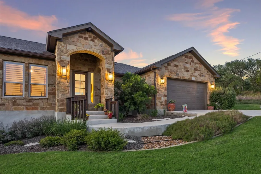 219 Flanders Fischer, TX 78623