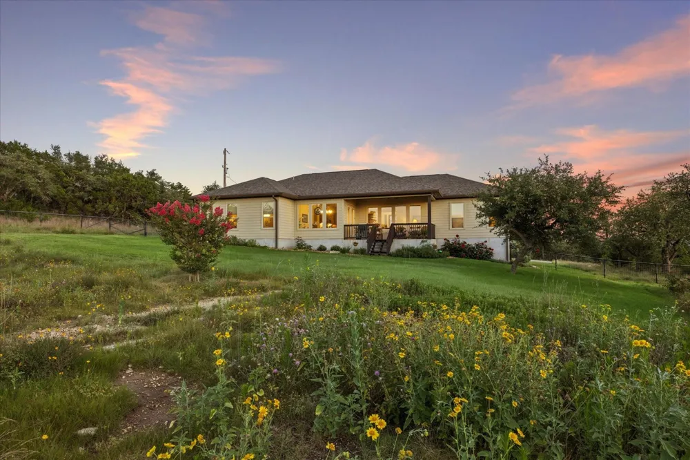 219 Flanders Fischer, TX 78623