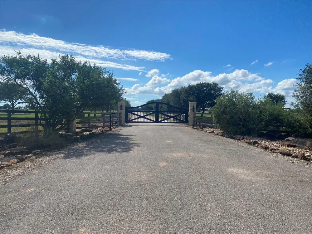 32007 Meadow View Lane Waller, TX 77484