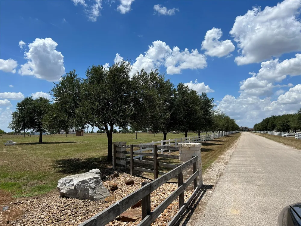 32007 Meadow View Lane Waller, TX 77484