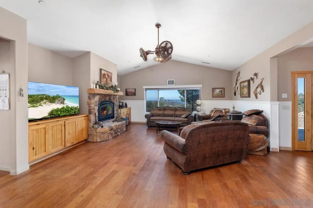 23895 Ladrido Ramona, CA 92065
