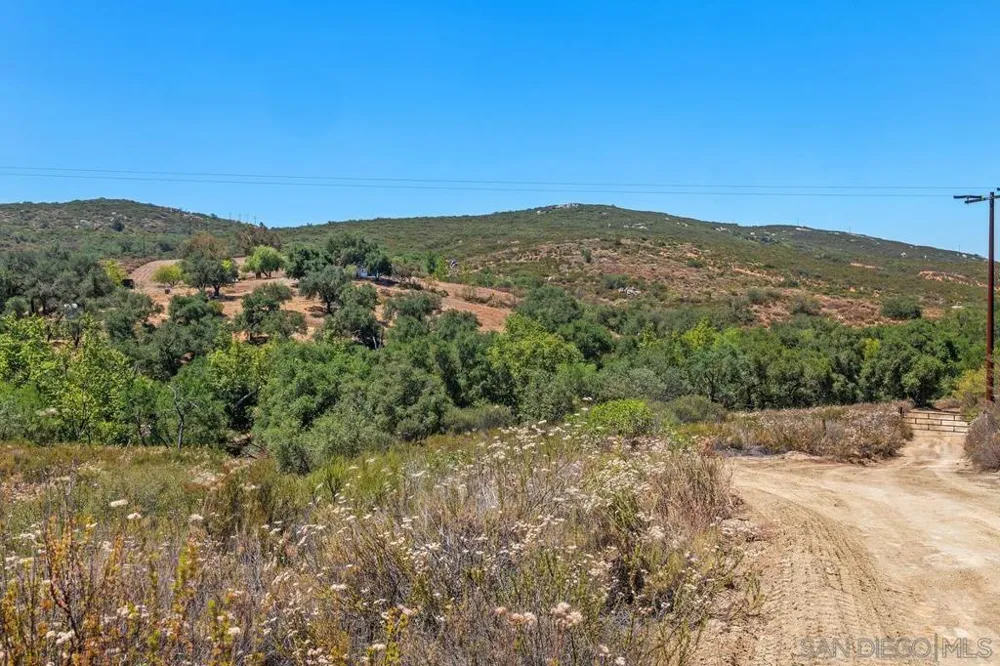 23895 Ladrido Ramona, CA 92065