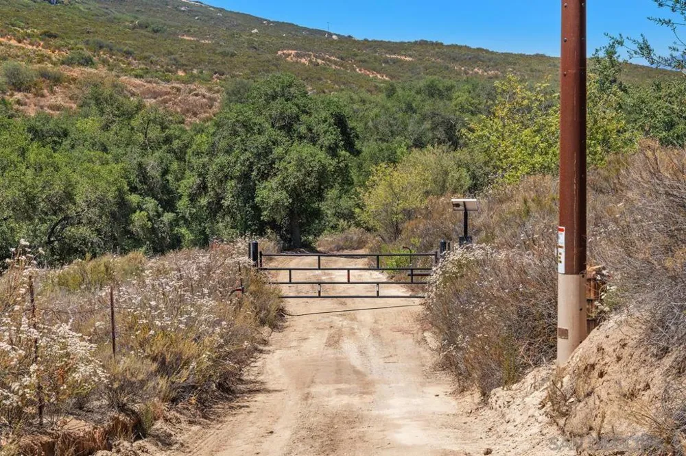 23895 Ladrido Ramona, CA 92065