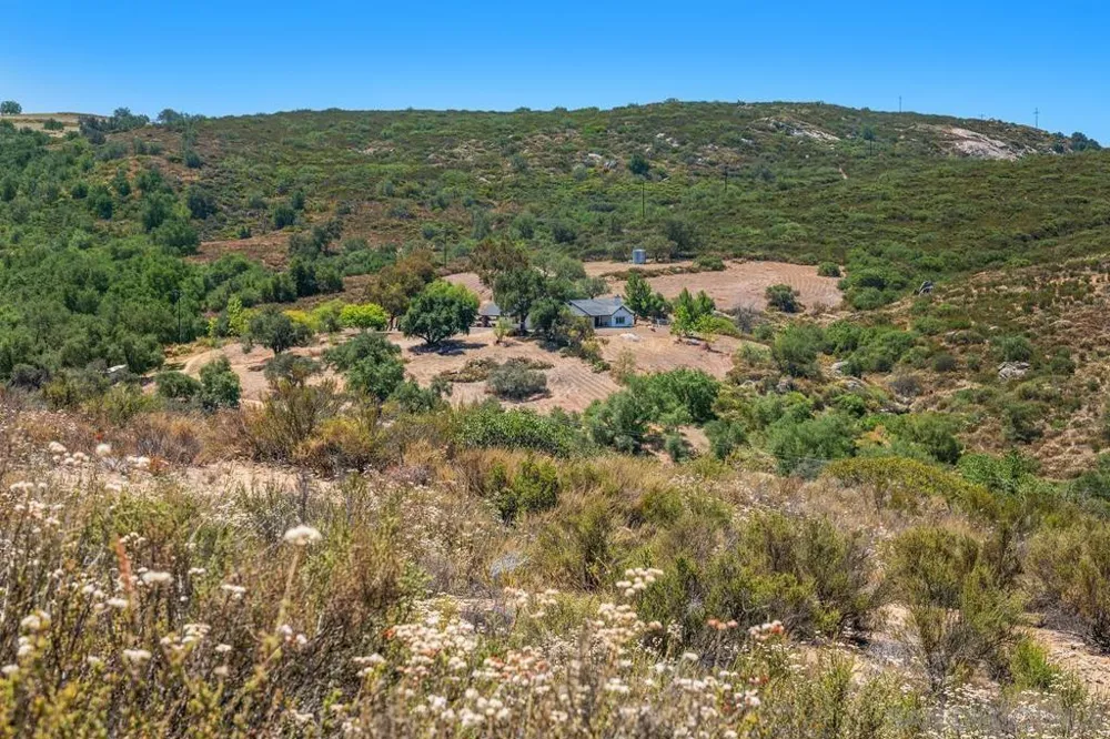23895 Ladrido Ramona, CA 92065
