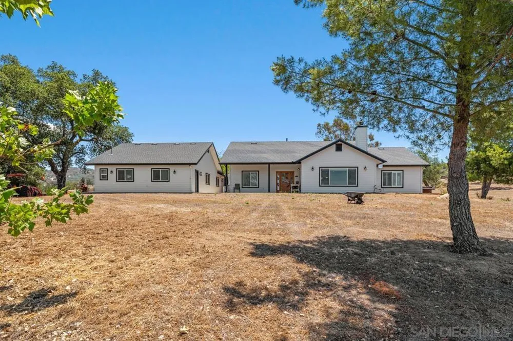 23895 Ladrido Ramona, CA 92065