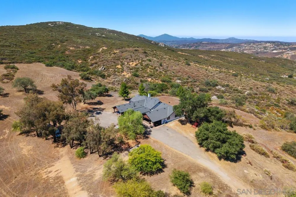 23895 Ladrido Ramona, CA 92065