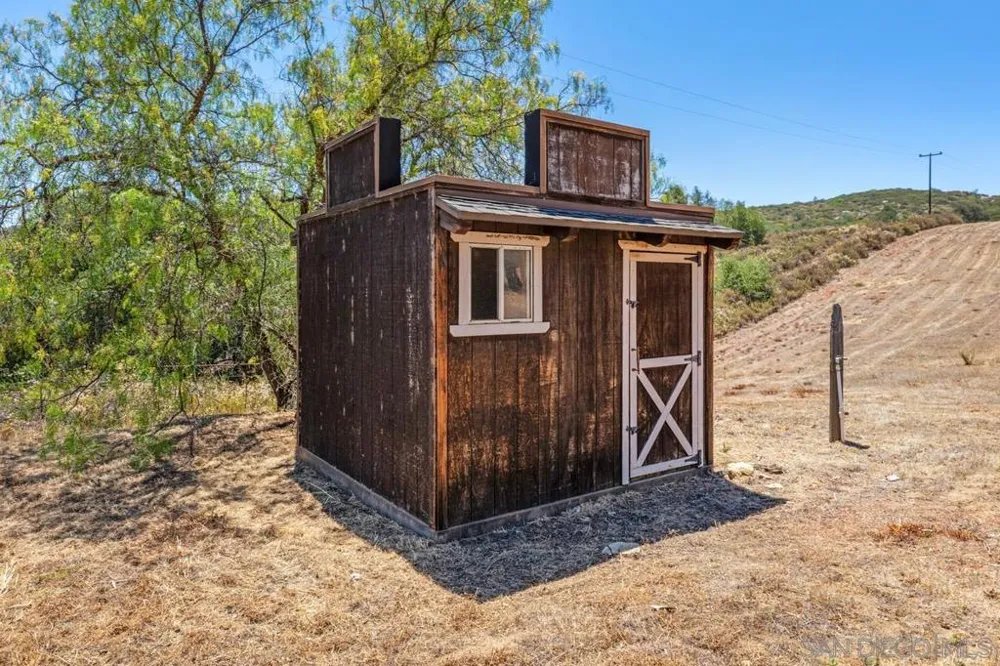 23895 Ladrido Ramona, CA 92065