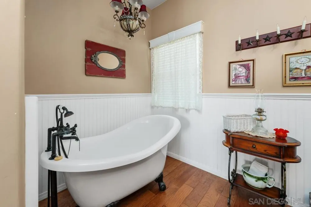 23895 Ladrido Ramona, CA 92065