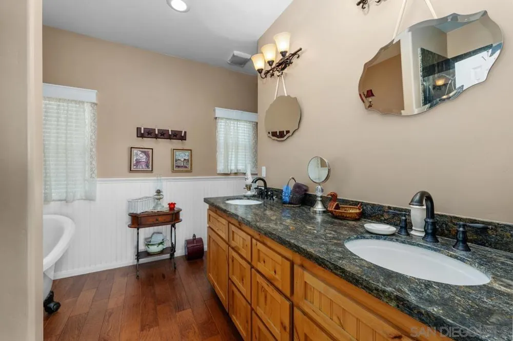 23895 Ladrido Ramona, CA 92065