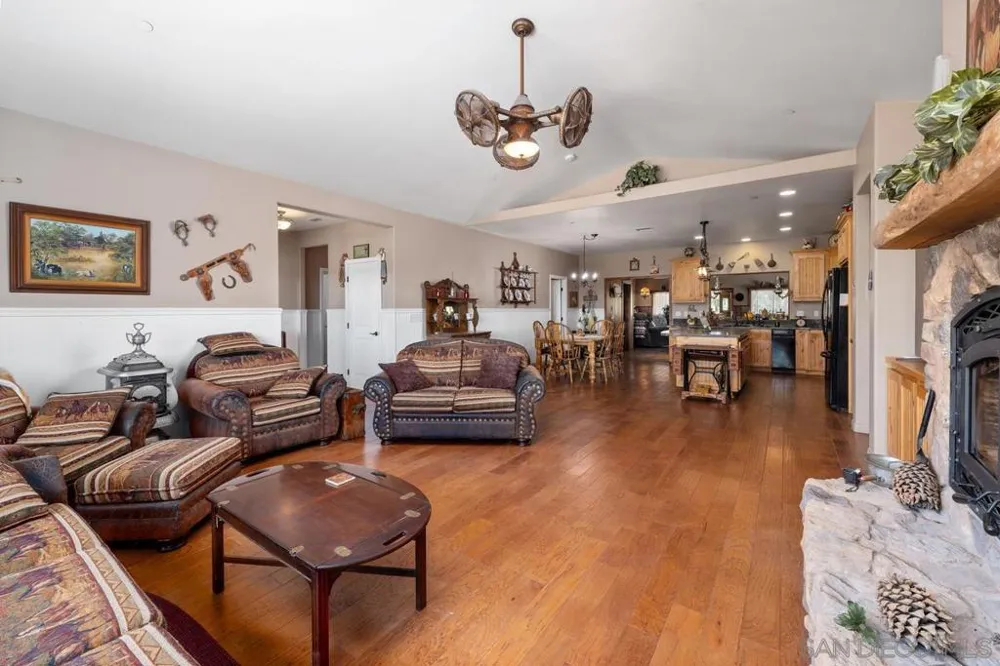 23895 Ladrido Ramona, CA 92065