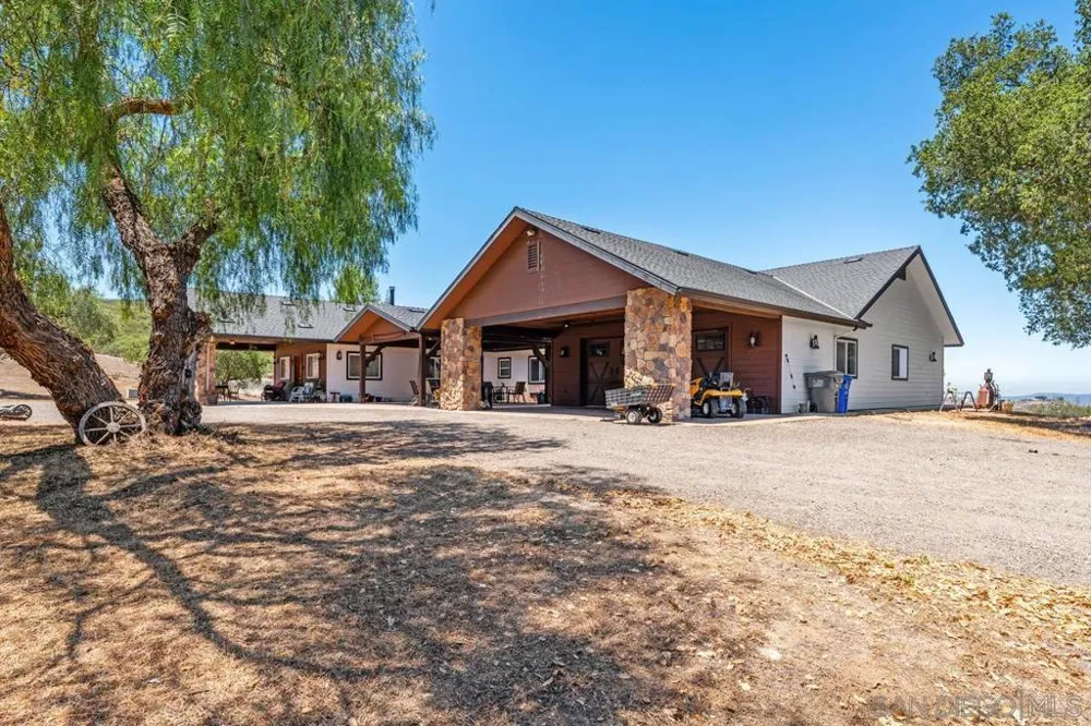 23895 Ladrido Ramona, CA 92065