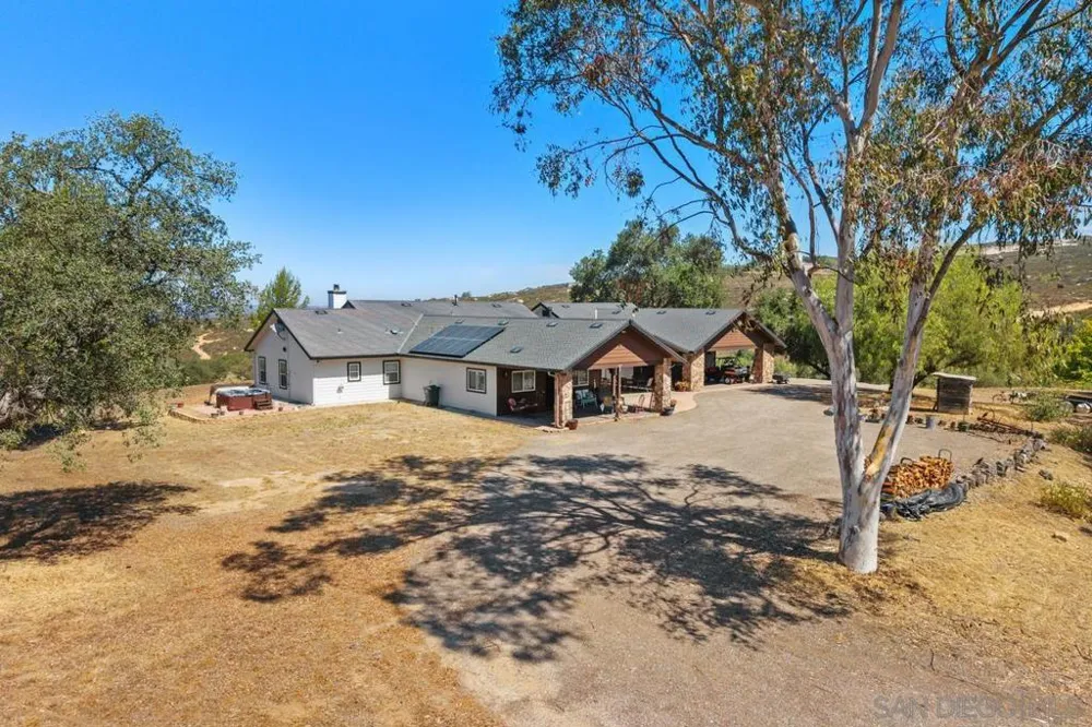 23895 Ladrido Ramona, CA 92065