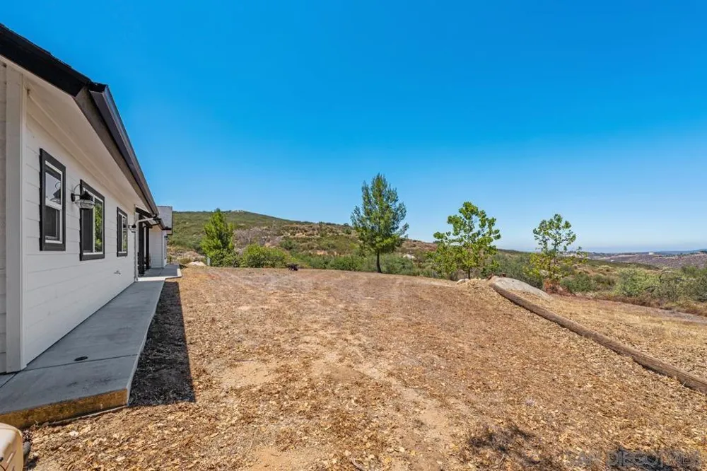 23895 Ladrido Ramona, CA 92065