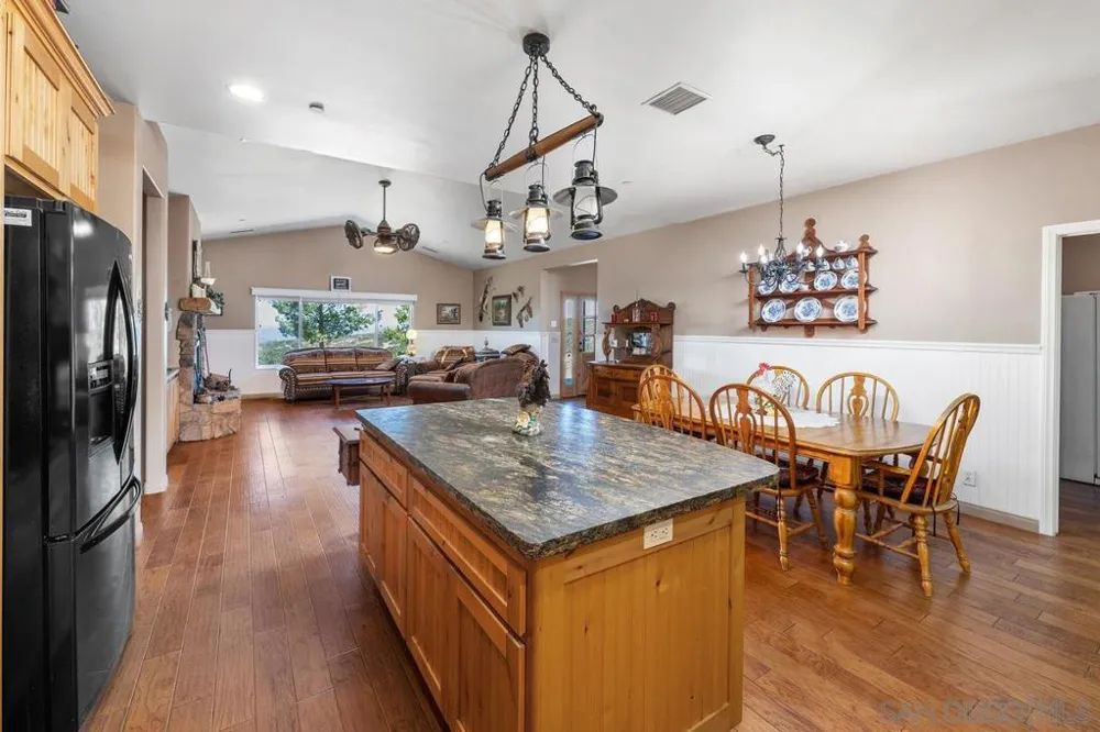 23895 Ladrido Ramona, CA 92065