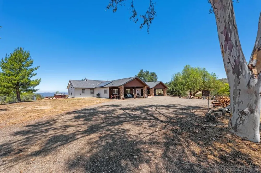 23895 Ladrido Ramona, CA 92065