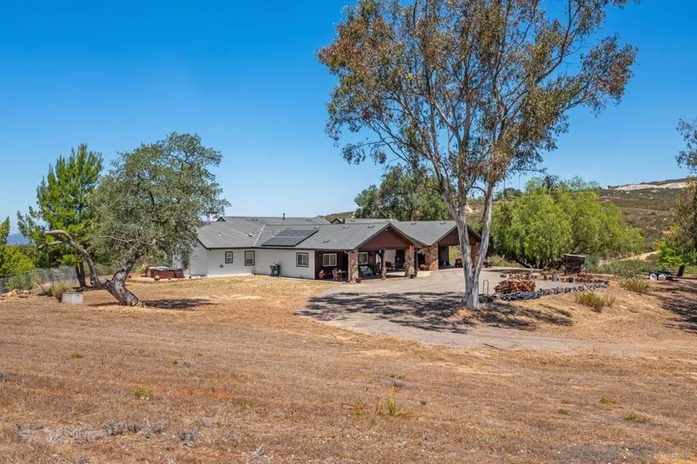 23895 Ladrido Ramona, CA 92065