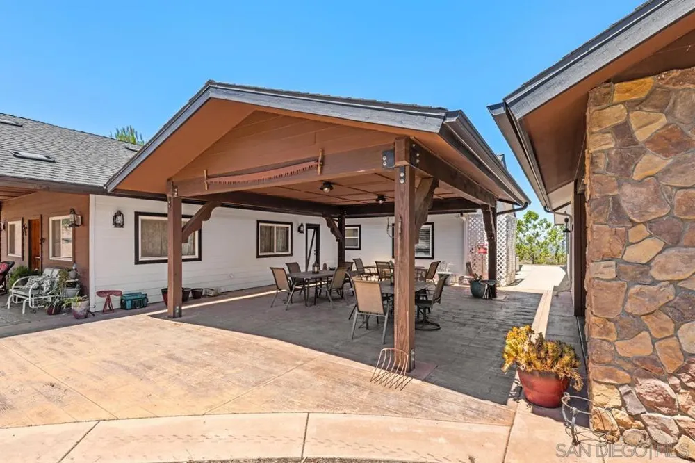 23895 Ladrido Ramona, CA 92065