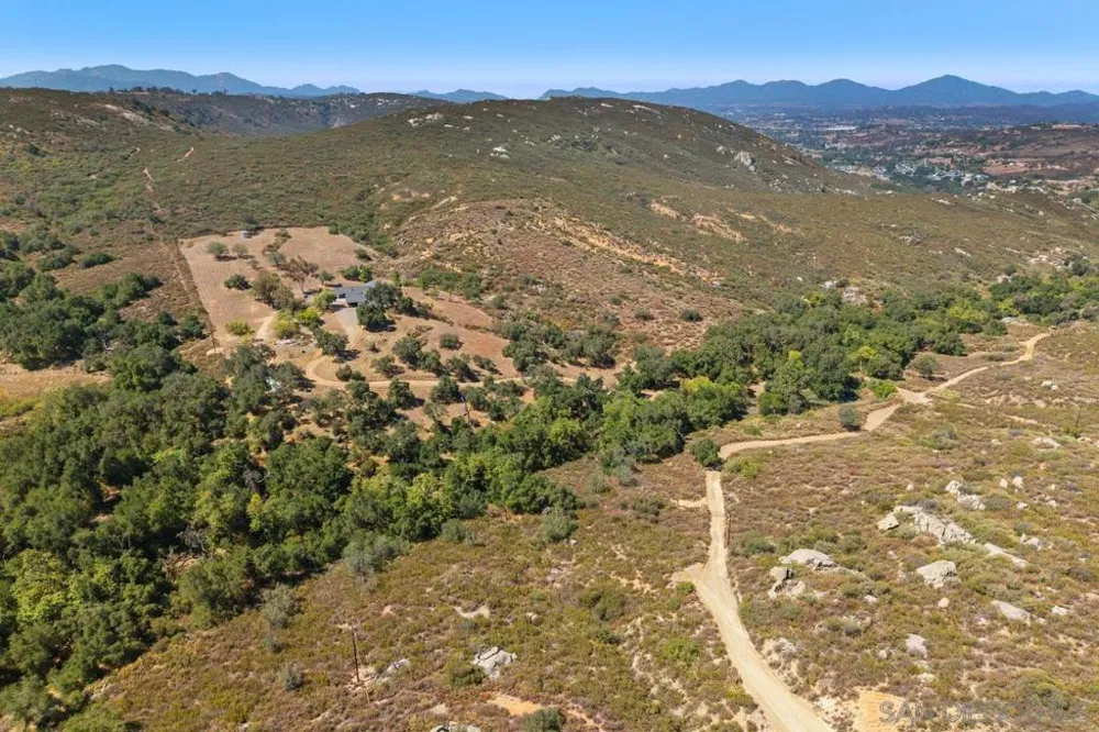 23895 Ladrido Ramona, CA 92065