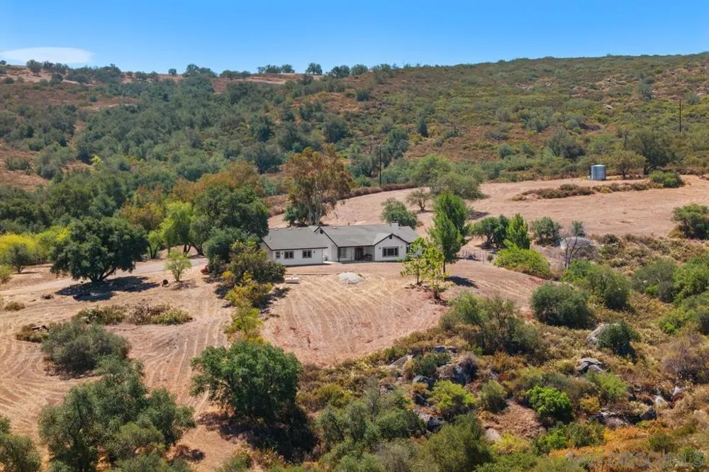 23895 Ladrido Ramona, CA 92065