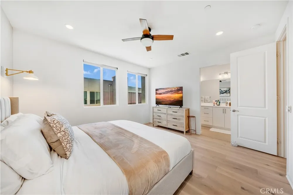 118 Terrapin Irvine, CA 92618