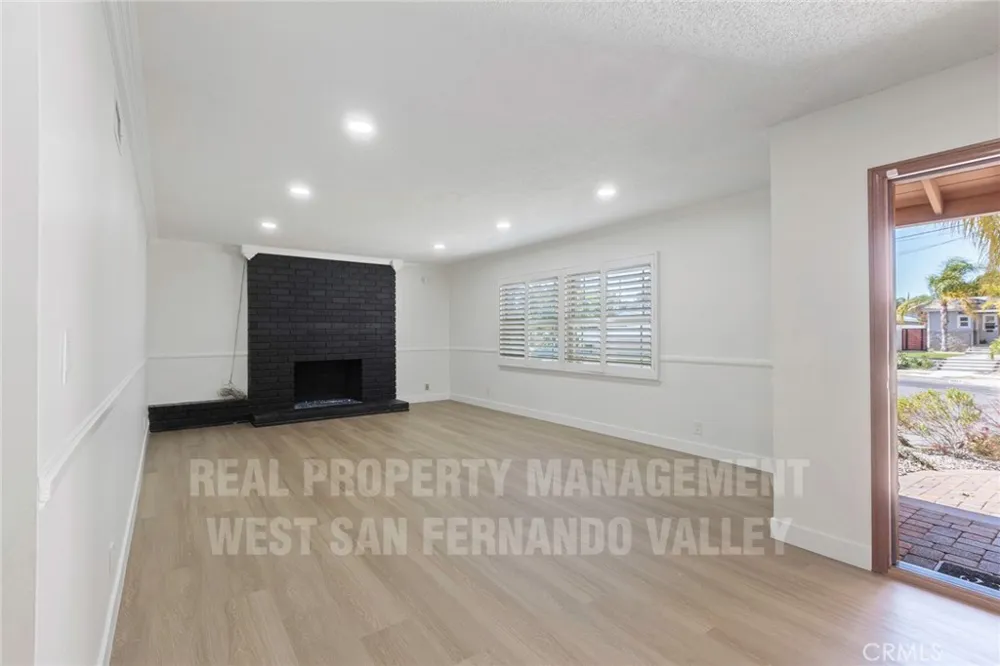 12920 Aetna St. Van Nuys, CA 91401