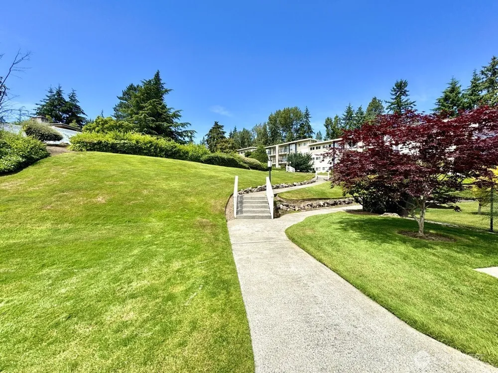 12701 NE 9th Place #D105 Bellevue, WA 98005