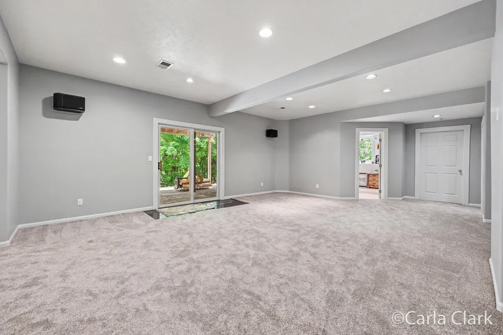 9899 Twelve Point Drive NE Rockford, MI 49341