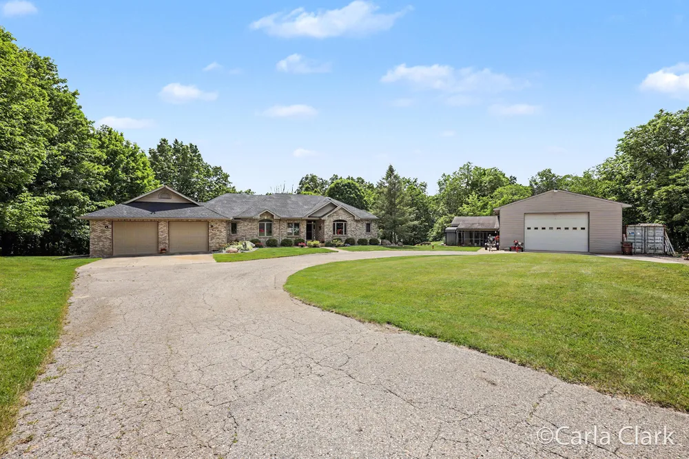 9899 Twelve Point Drive NE Rockford, MI 49341