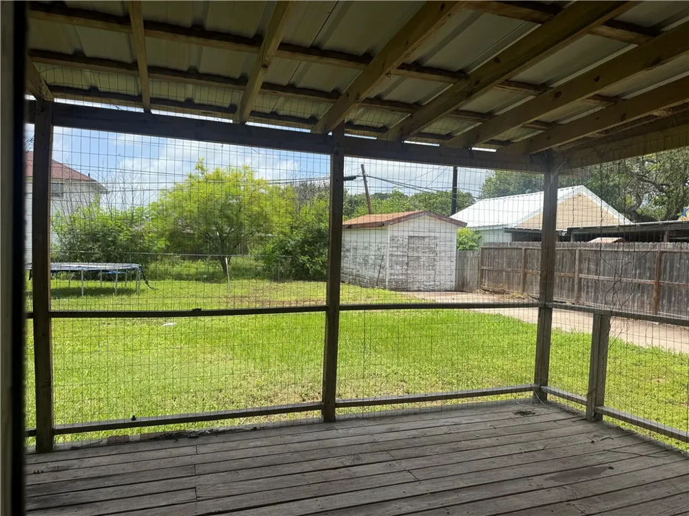 721 Fetick Avenue Taft, TX 78390