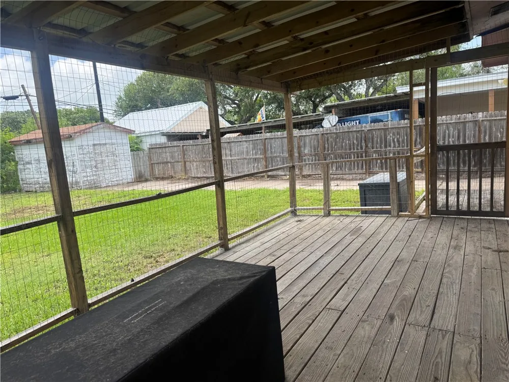 721 Fetick Avenue Taft, TX 78390