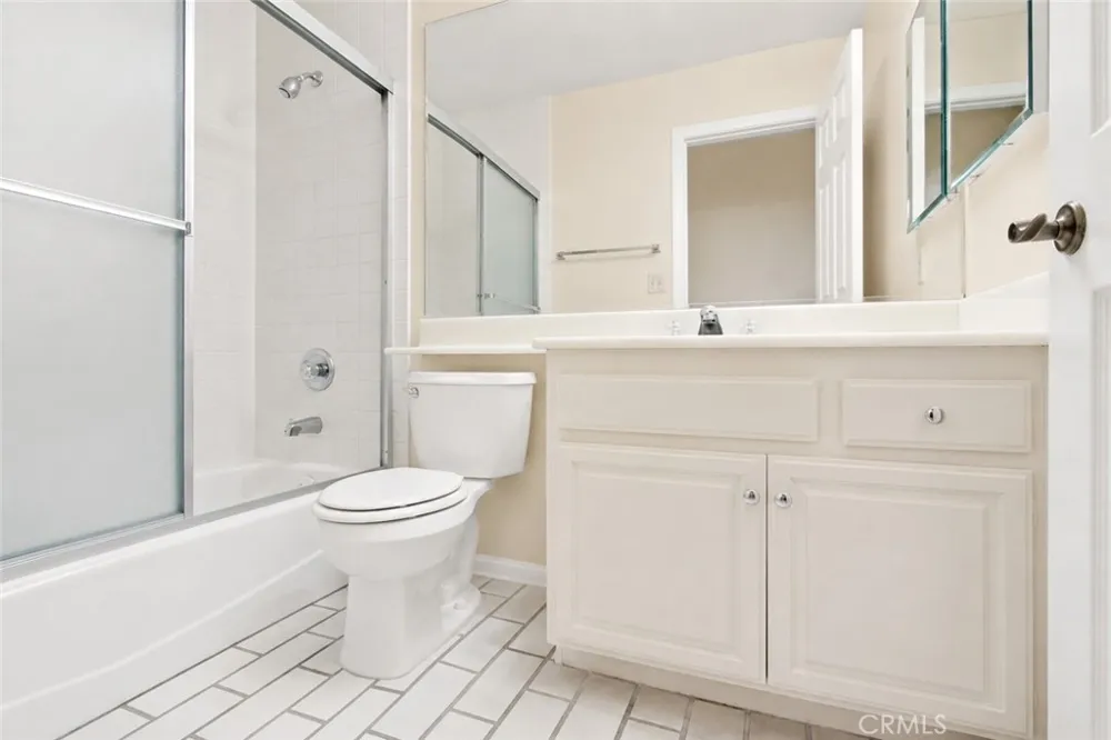 923 E Ocean #5 Long Beach, CA 90802