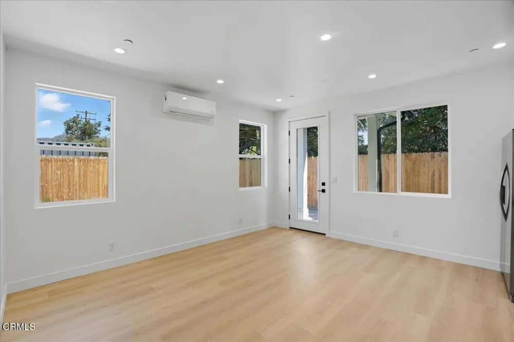 1909 Ocean Avenue Ventura, CA 93001