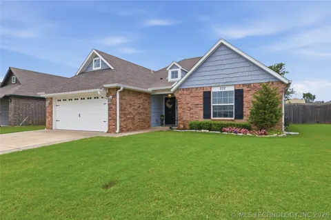 232 DP Newman Circle