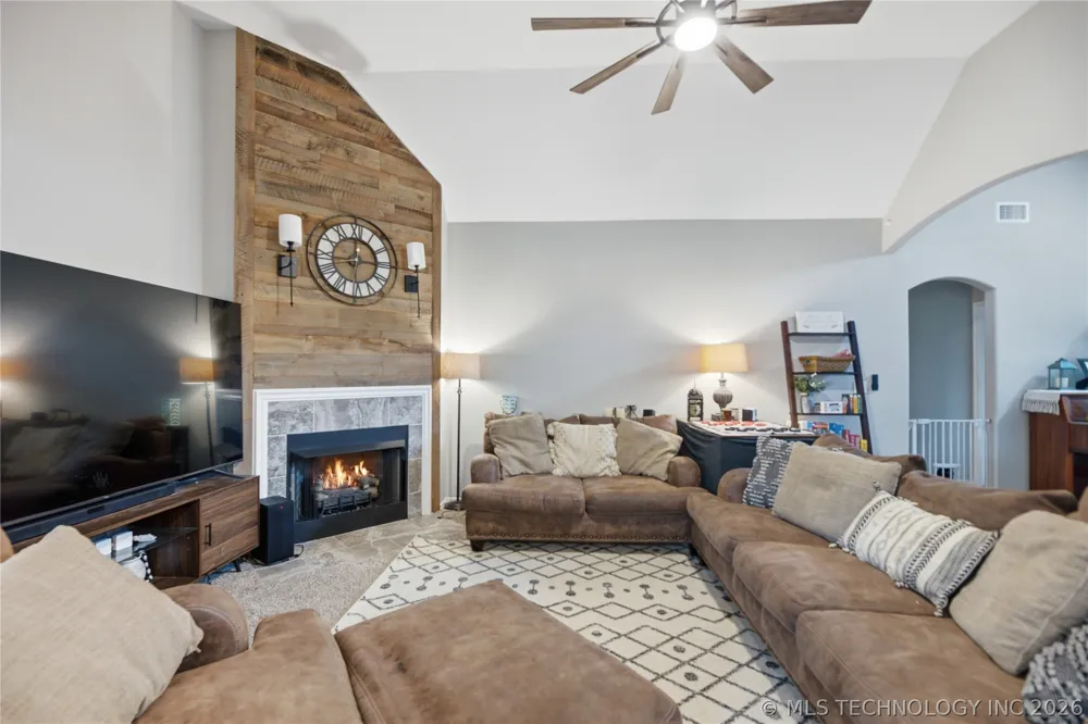 232 DP Newman Circle Kiefer, OK 74041