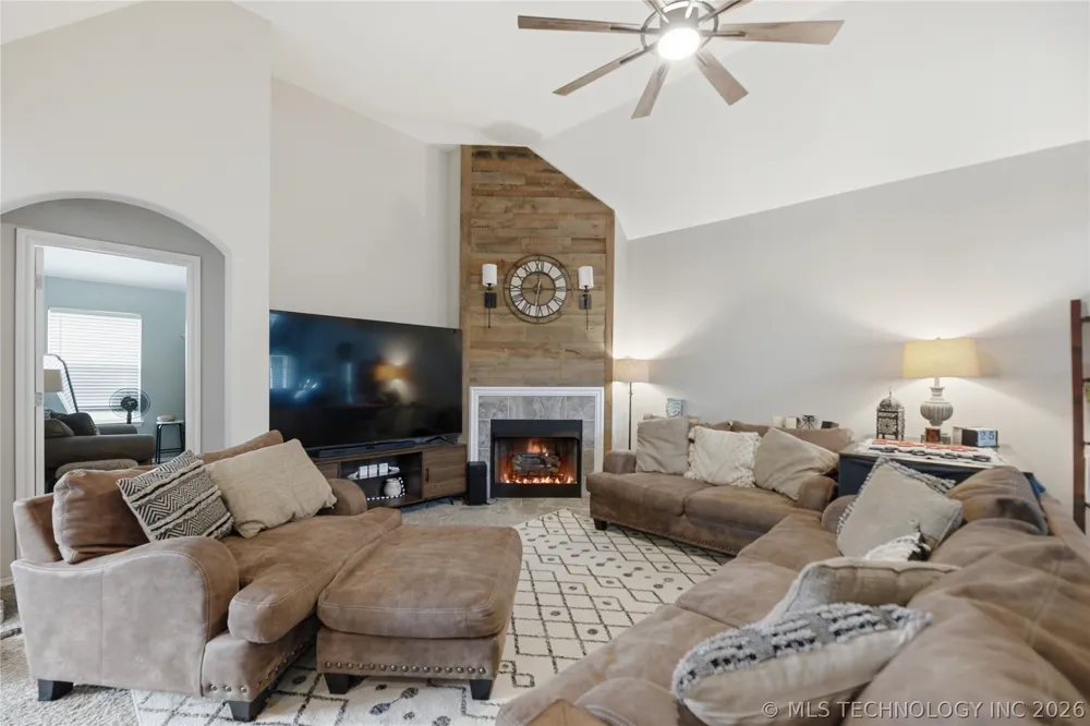 232 DP Newman Circle Kiefer, OK 74041
