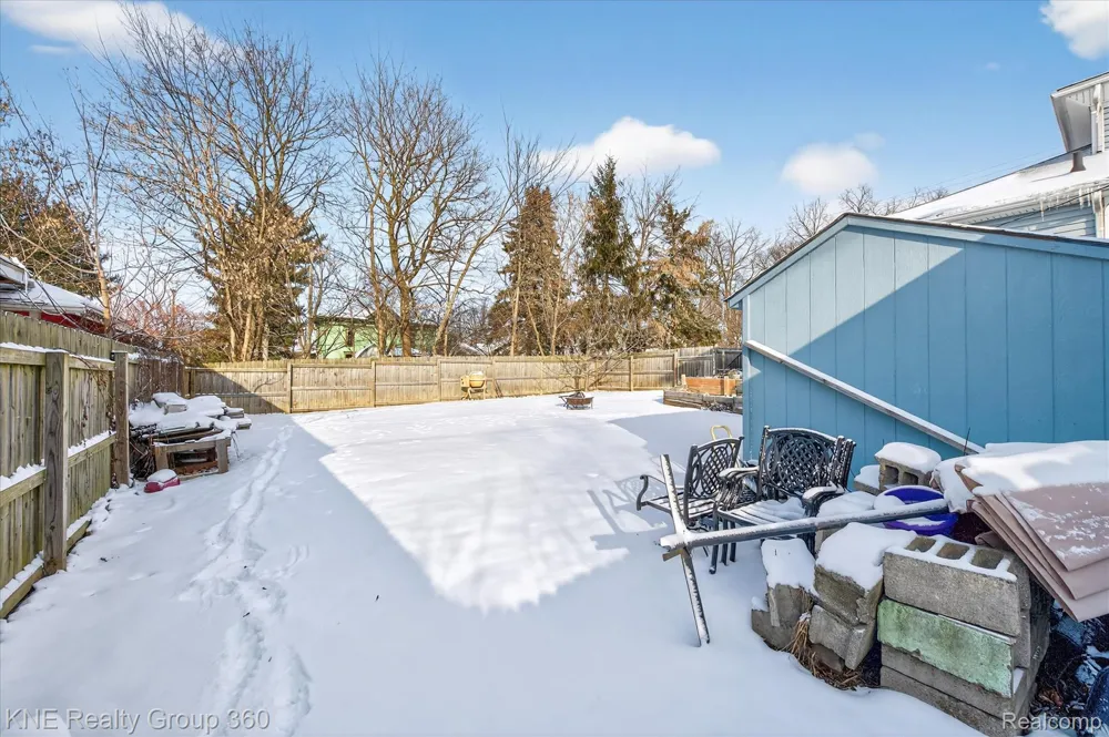 121 Livingston Street Howell City, MI 48843