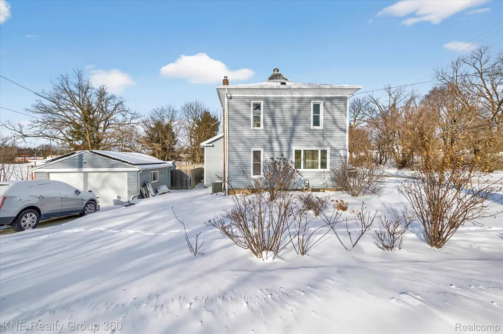 121 Livingston Street Howell City, MI 48843