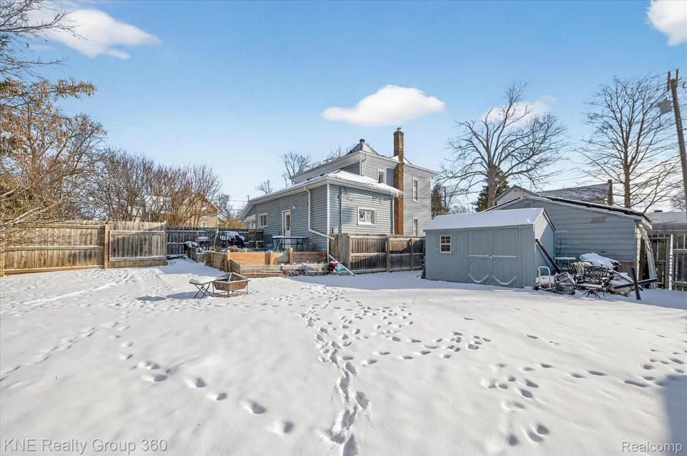 121 Livingston Street Howell City, MI 48843