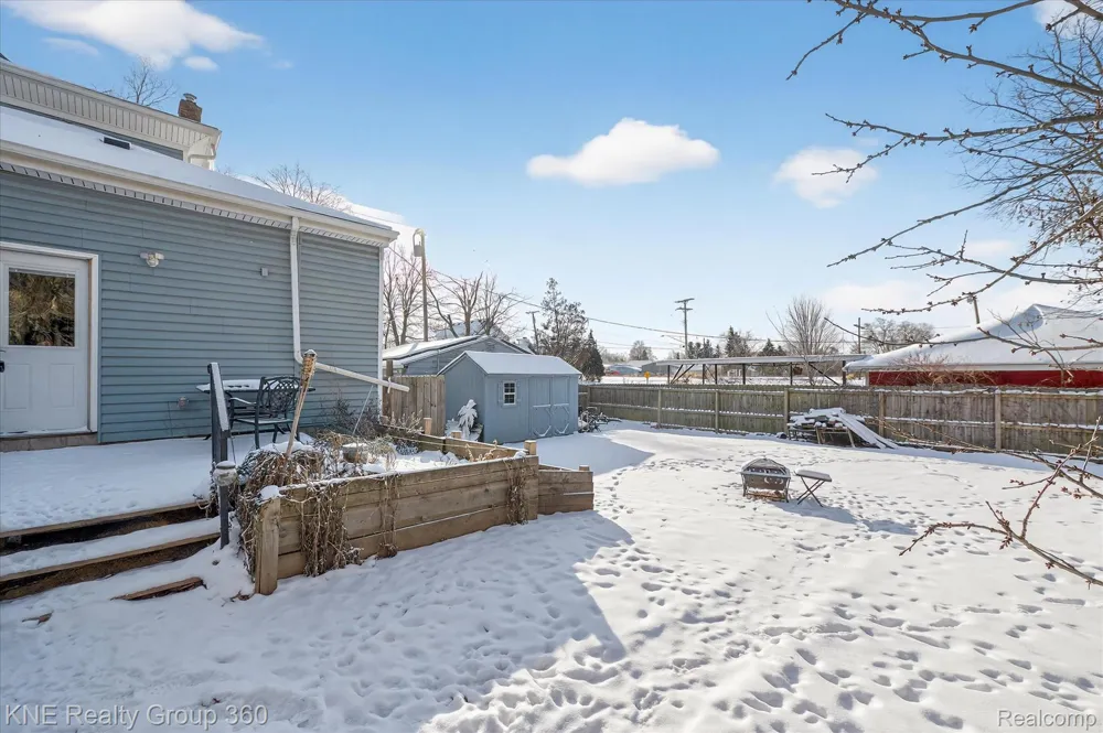 121 Livingston Street Howell City, MI 48843