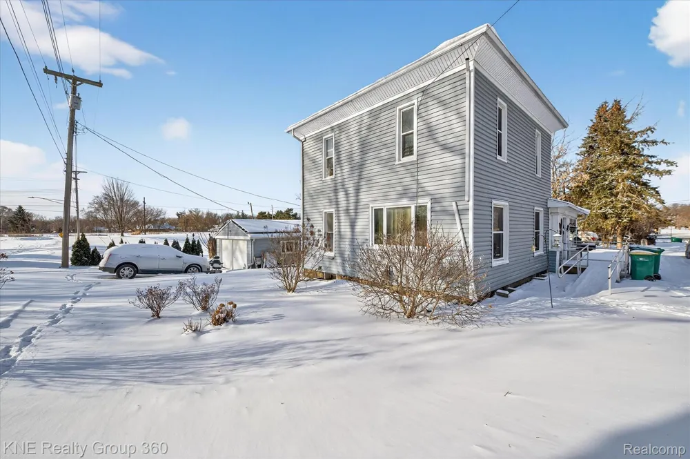 121 Livingston Street Howell City, MI 48843