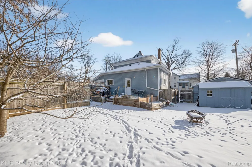 121 Livingston Street Howell City, MI 48843