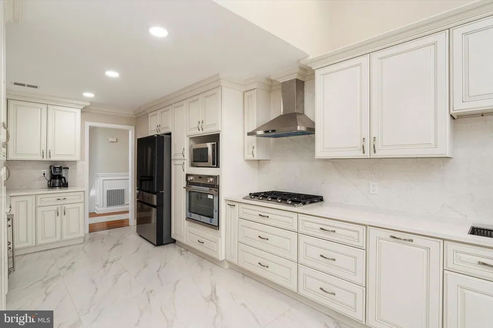 93 TUDOR DRIVE Hamilton, NJ 08690