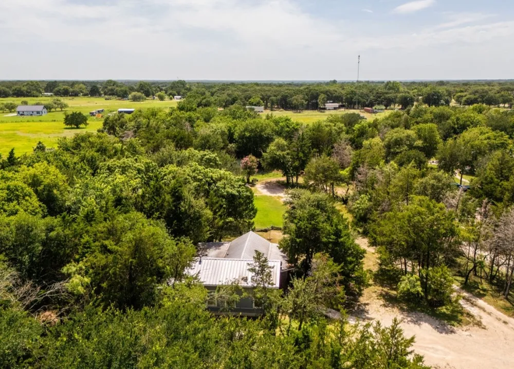 14275 Gholson Road Gholson, TX 76705