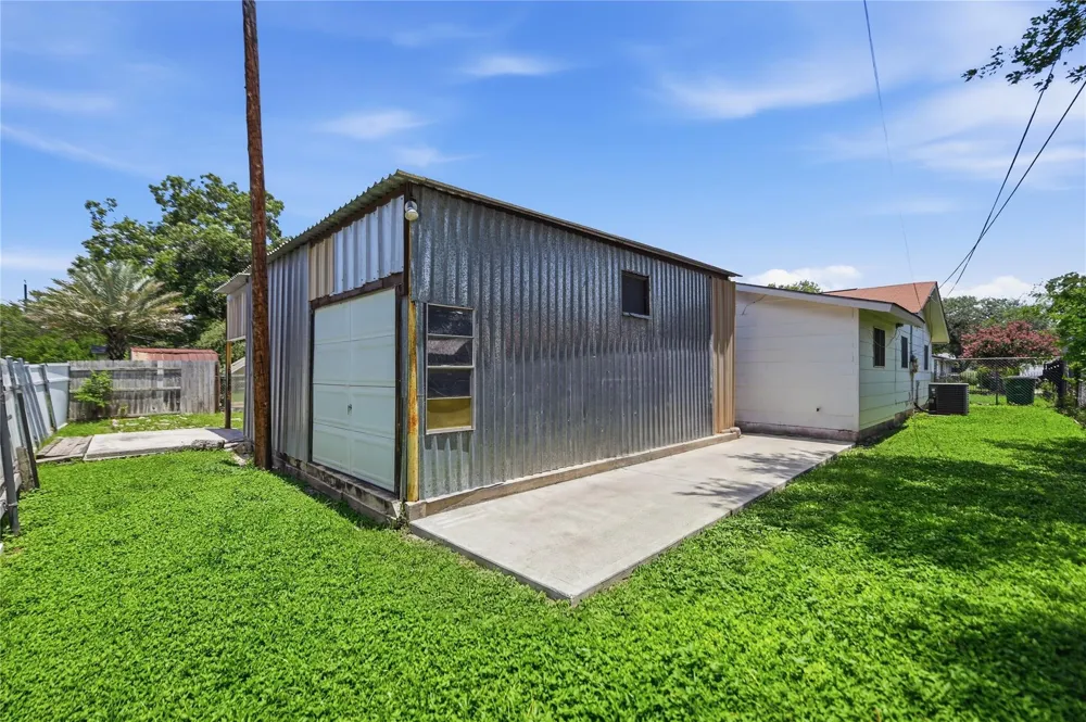 9139 Lytle Avenue San Antonio, TX 78224