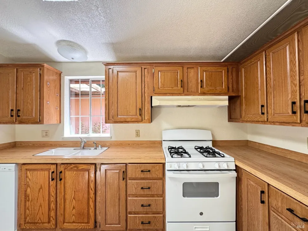25799 Madrone Drive Willits, CA 95490