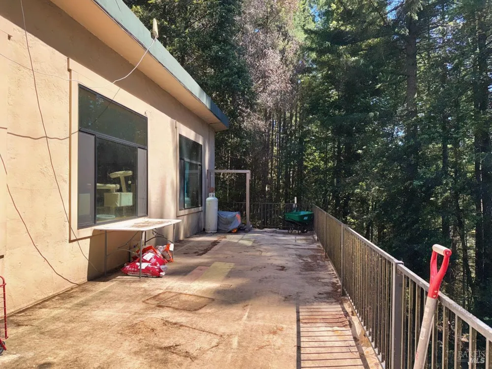 4345 Blackhawk Drive Willits, CA 95490