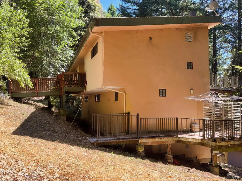 4345 Blackhawk Drive Willits, CA 95490